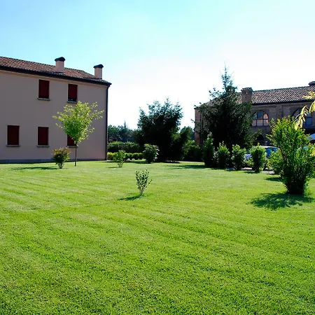 Agriturismo-r&b Corte Dei Gioghi Κατάλυμα σε φάρμα *