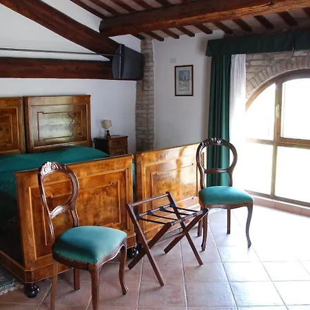 Agriturismo-r&b Corte Dei Gioghi مزرعة للإقامة فيرّارا