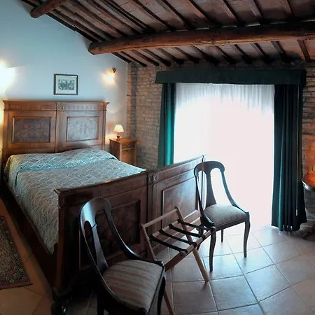 Agriturismo-r&b Corte Dei Gioghi مزرعة للإقامة فيرّارا